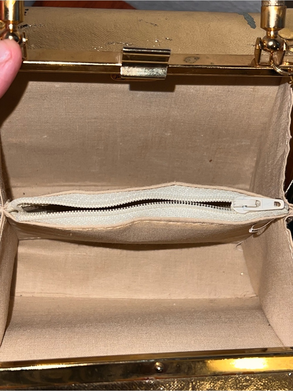 Vintage Gold Metallic Box Handbag with Chain Strap - Picture 7 of 10